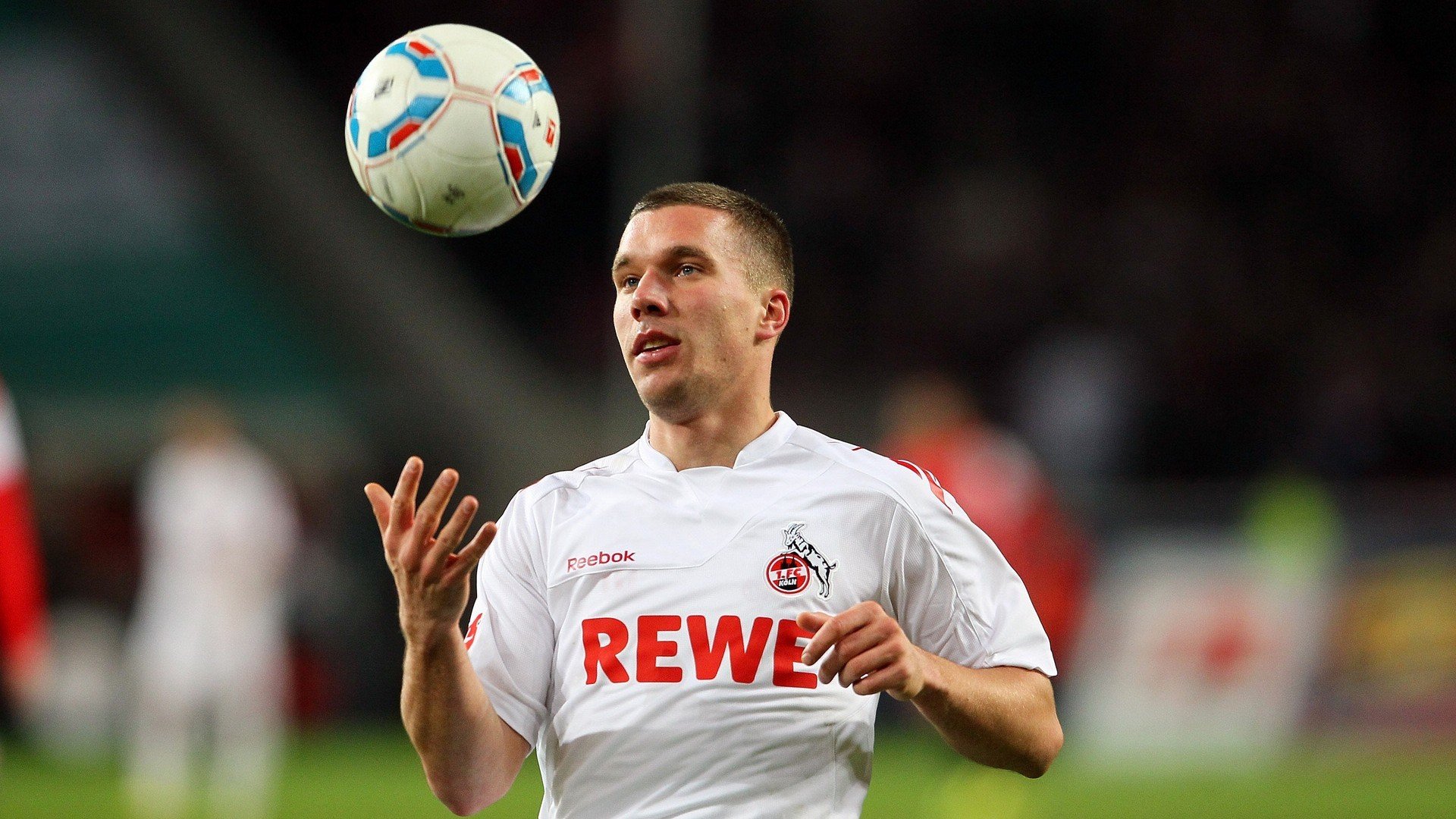 里昂中前场默契配合提升攻防转换速度,里昂中锋