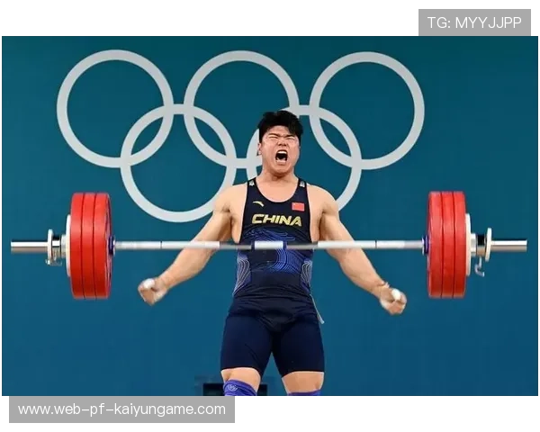 中国举重队稳定发挥连破重量 中国举重队稳定发挥连破重量