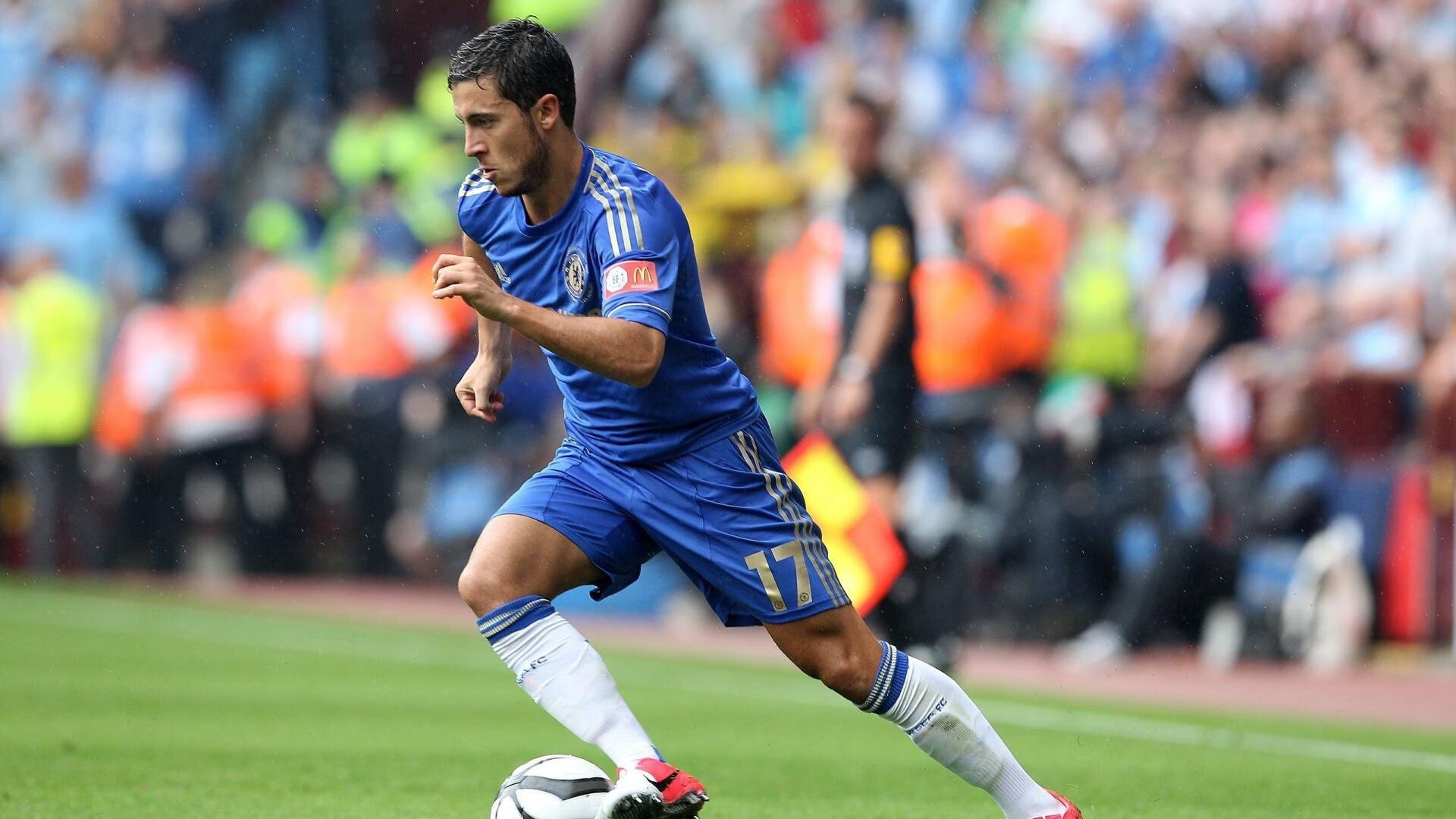 拜仁控球压制形成全面攻守优势,拜仁进攻战术